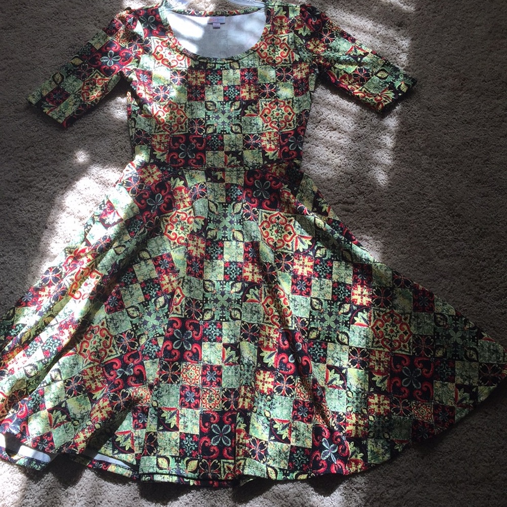 LuLaRoe Nicole Dress NWOT SIZE MEDIUM